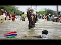 Download Lagu Zware stortbui in Bakoteh, Gambia overstroomt