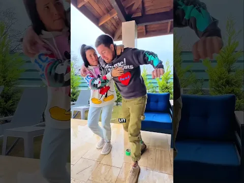 ¡Un árbol le mordió la pierna a Alex! 🌳😱😂#Alex #Árbol #Sorpresa #Shorts