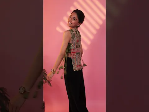 Aapko kaunsa Blouse pasand aaya? 😍