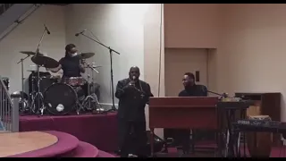 davaughn j screen ministering alongside with bishop jeffrey l white on organ