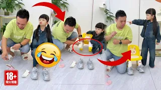 Dad was so absorbed in his phone that he even put on his daughter’s shoes wrong!!