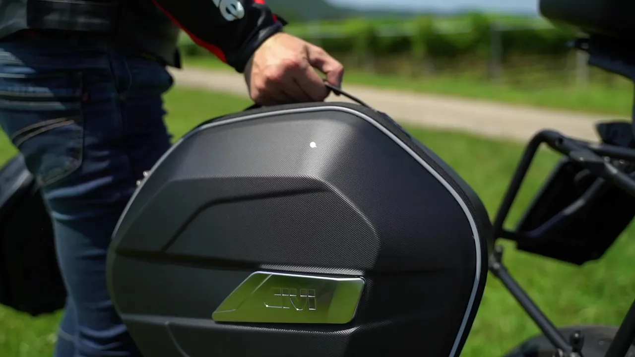 Givi WL901 Monokey® Weightless Expandable Top Box | 24MX