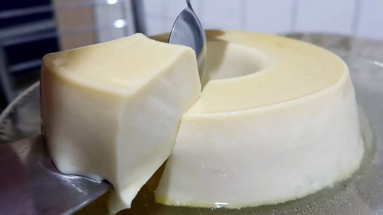 PUDIM DE LEITE NINHO COM COBERTURA DE NUTELA. 