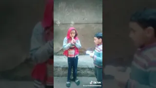 حمو بيكا علي قهوه فى اخر فيصل قاعد بغسل فى الكتكوت دندنها
