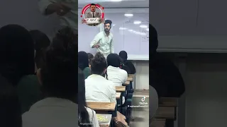 شاهد الأستاذ المحترم بيعلم البنات والأولاد أيه التعليم مدرس 