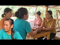 Download Lagu Thu and her mother were very surprised when Mrs. Thuy suddenly came to visit.
