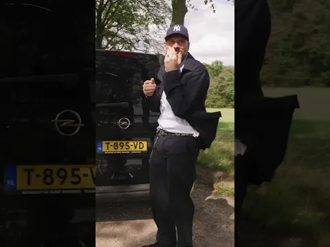 Is de BUS KAPOT door een KUIL in de WEG? 💀 #stuktv #jachtseizoen #boef #bus #kuil #kapot #fail
