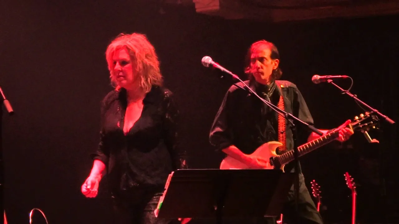 Lucinda Williams & Buick 6 - Rockin' In The Free World (Neil Young) - Paradiso 2016