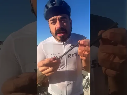 CÓMO SACAR LOS PEDALES ATASCADOS | Valentí Sanjuan #publi #shorts #WD40Collab