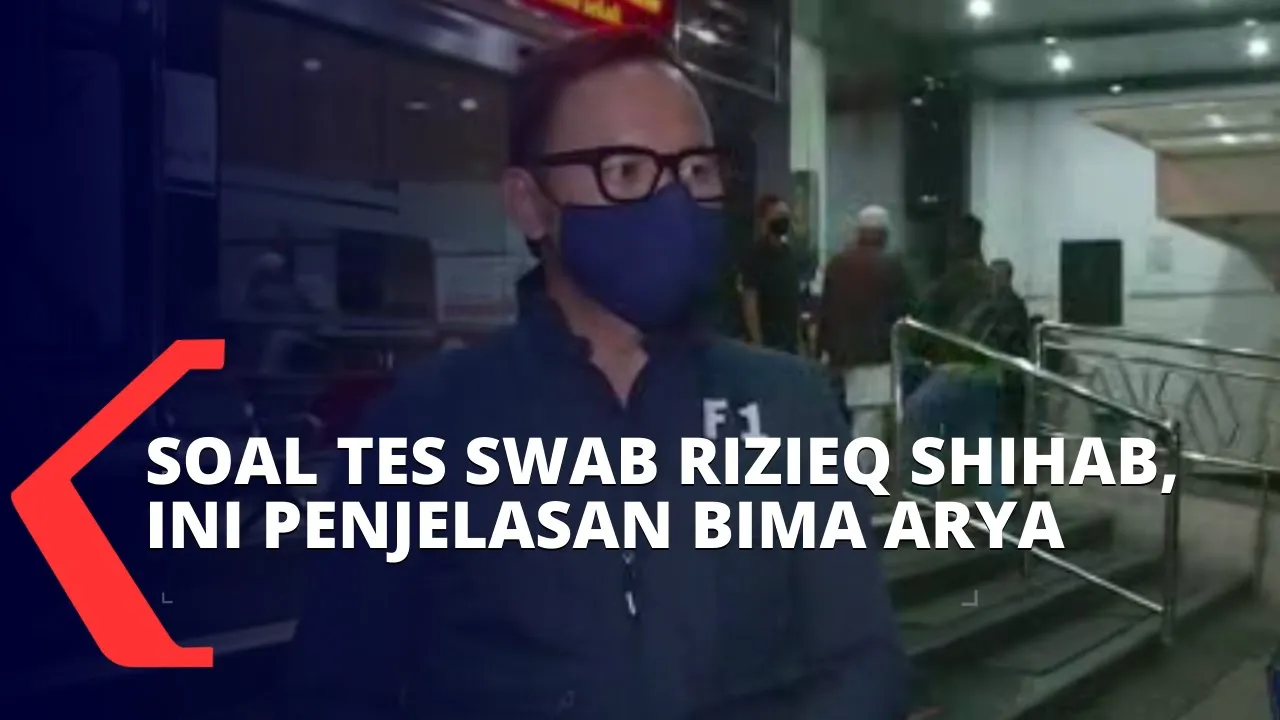 Petugas Dinas Kesehatan Pemerintah Provinsi Jawa Barat bersama Aparat Polda Jabar menggelar rapid te. 