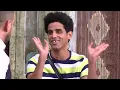 حمدي الميرغني وهو بيتريق على عمه أكرم "دياب" بسبب أغنية عوعو - اللوكاندة