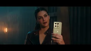 Kriti seizes the night with #MotorolaEdge70Pro. Starting @36,999* Sale- 29th Apr @Flipkart