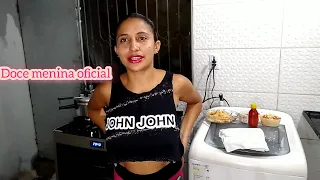 eu na cozinha fazendo janta 