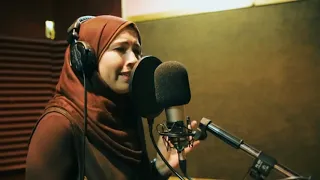 كل واحد عنده سر جوه منه ومداريه حاسس بخنقة وضيقة حاسس ان انا بتهد  كل واحد عنده سر جوه منه ومداريه حاسس بخنقة وضيقة حاسس ان انا بتهد