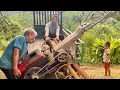 Download Lagu Female mechanic uses four-wheel drive to help farmer transport mini tractor 20km from home
