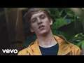 Download Lagu George Ezra - Barcelona (Official Video)