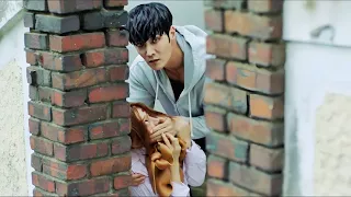 بنت رقيقه بتضرب زومبي متنكر على شكل شاب وسيم لكنها مكنتش تعرف أنه متوحش وبيتمنى ياكل بشري 