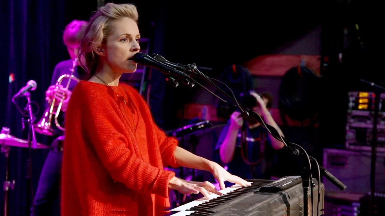 Agnes Obel - It's Happening Again (opbmusic)