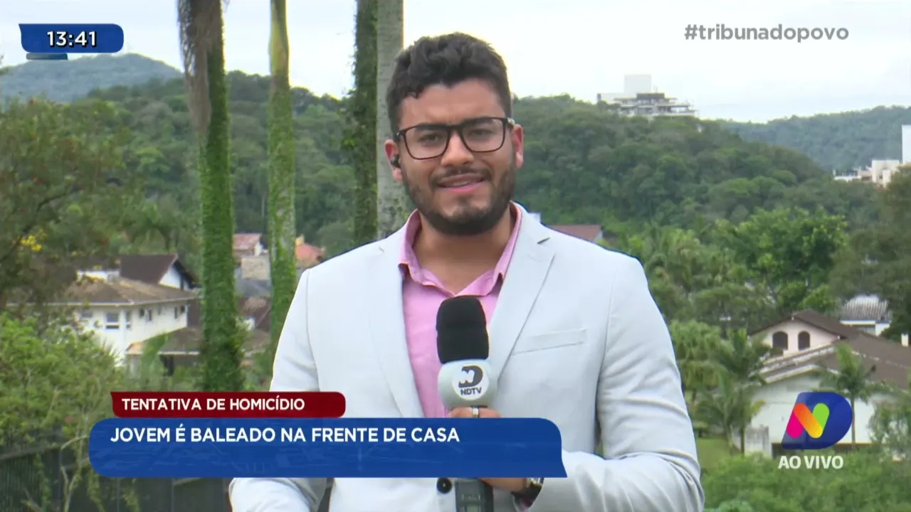 Tentativa de homicídio: jovem é baleado na frente de casa