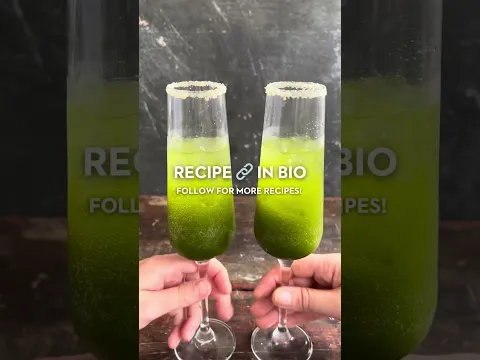 RECIPE ⬇️ Matcha & honey spritz with crushed almond sugar #matcha #cocktail #spritz #drink #recipe