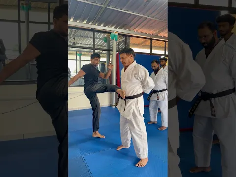 Fear Test 😳 #kick #mma #karate #fighting