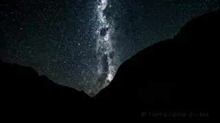 الليل أقبل و الوجود سكون 