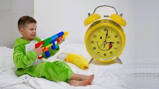 185 The child can not fall asleep he is disturbed by the alarm clock which ticks