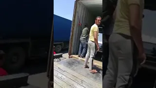 فتح حاوية في ميناء العقبة 1 