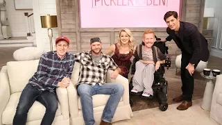 His Disability Didn T Stop Him From Traveling The World With His Friends Pickler Ben 