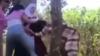 تعذ يب فتاة من طرف صديقاتها في الغابة في الجزائر يشعل منصات التواصل الاجتماعي دندنها