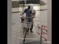 Download Lagu Nette Madness: Apa de licht doet niet / Ik wil beneden,boven met de trap boven met mijn fiets /