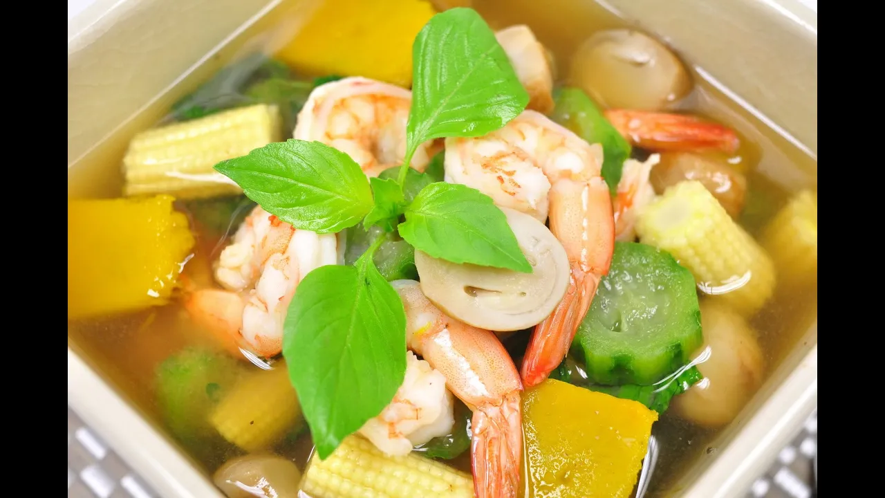 Thai Spicy Mixed Vegetable Soup with Prawns - Gang Liang Goong 