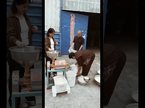 💥 इतनी छोटी और दमदार आटा चक्की आपने पहले नहीं देखी होगी! 😱#shorts #farming #shorts #shorts viral