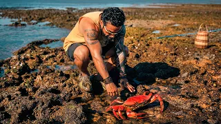 Caçando Frutos do Mar e Assando Caranguejo na Brasa