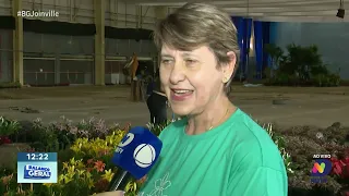 Bazar da Festa das Flores oferece plantas por R$ 5 e arrecada doações em Joinville