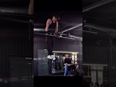 Girls Reaction to Calisthenics π₯Άβ οΈ#calisthenics #reaction #gym #motivation #strength #respect #aura