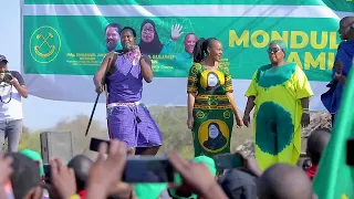 MWIMBAJI STAA WA NYIMBO ZA KIMASAI PAULO SIRIA ATUMBUIZA ATIKISA NA KUMCHEZESHA MBUNGE MTARAJIWA 