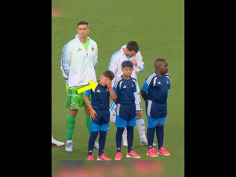 Mascot Got Emotional Next to Messi ❤️