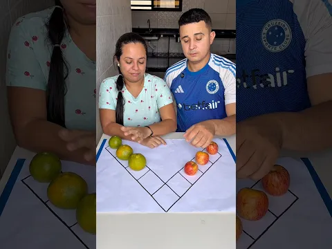 Tem que passar pro outro lado #chuchu #casal #brincadeiras #yuotubeshorts