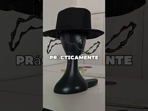 Este sombrero cobra vida propia 😱