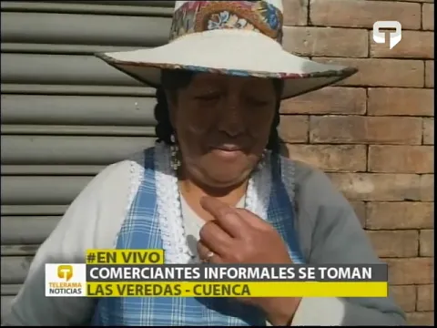 Comerciantes informales se toman las veredas - Cuenca