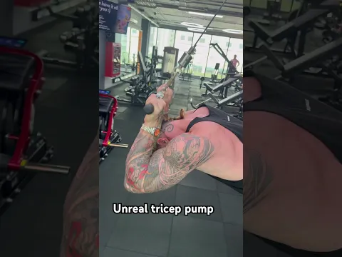 Monday morning tricep rituals 🫠 #triceps #unrealgym #trisb4bis #breadloaf