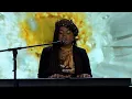 Download Lagu OMG, Mireille! With a voice like yours, no words can bring you down…