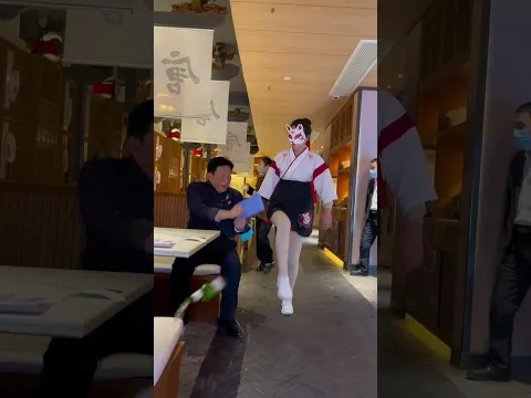 大爷：当时吓坏我了。 #全网最帅开瓶猫