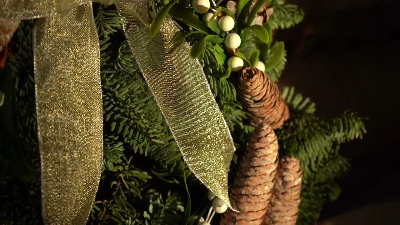 Mistletoe Kisses Christmas Wreath