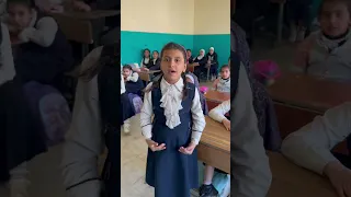 طالبتي يتيمة تغني عن الاب قهرتني علي المعلم 