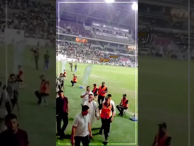 ⁣تواضع ملاقحطان البديري بارسال القبلات للمحبين فوق مدرجات الملعب❤️‍🔥