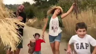 Badna Nwalee El Jaw Nancy Ajram بدنا نولع الجو ما اهضمهم هما عم يرقصوا 