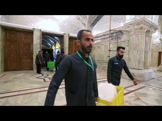 ⁣قسم مضيف الزائرين يقدّم وجبات الطعام لزوّار أمير المؤمنين عليه السلام