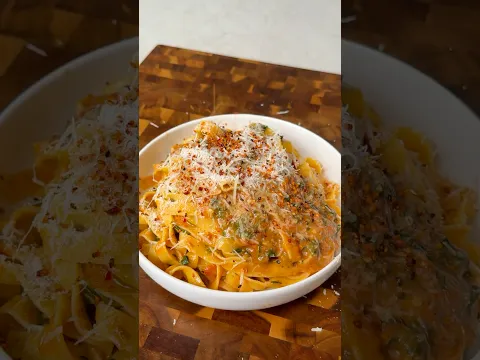 This Creamy Zucchini Pasta Nobody Believes Is Vegan